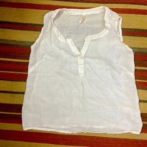Tonga women’s white linen top